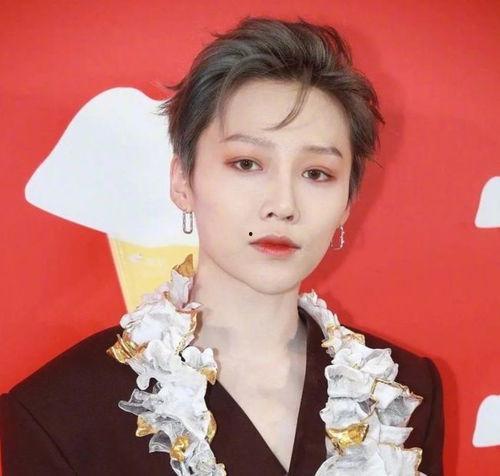 刘雨昕爆料最新动态,揭秘娱乐圈幕后真相! 第2张 刘雨昕爆料最新动态,揭秘娱乐圈幕后真相! 第2张